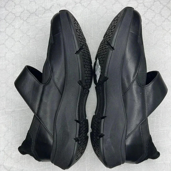 Clarks black leather Wave Glide Mary Janes 7 1/2 medium NWT - Picture 4 of 6